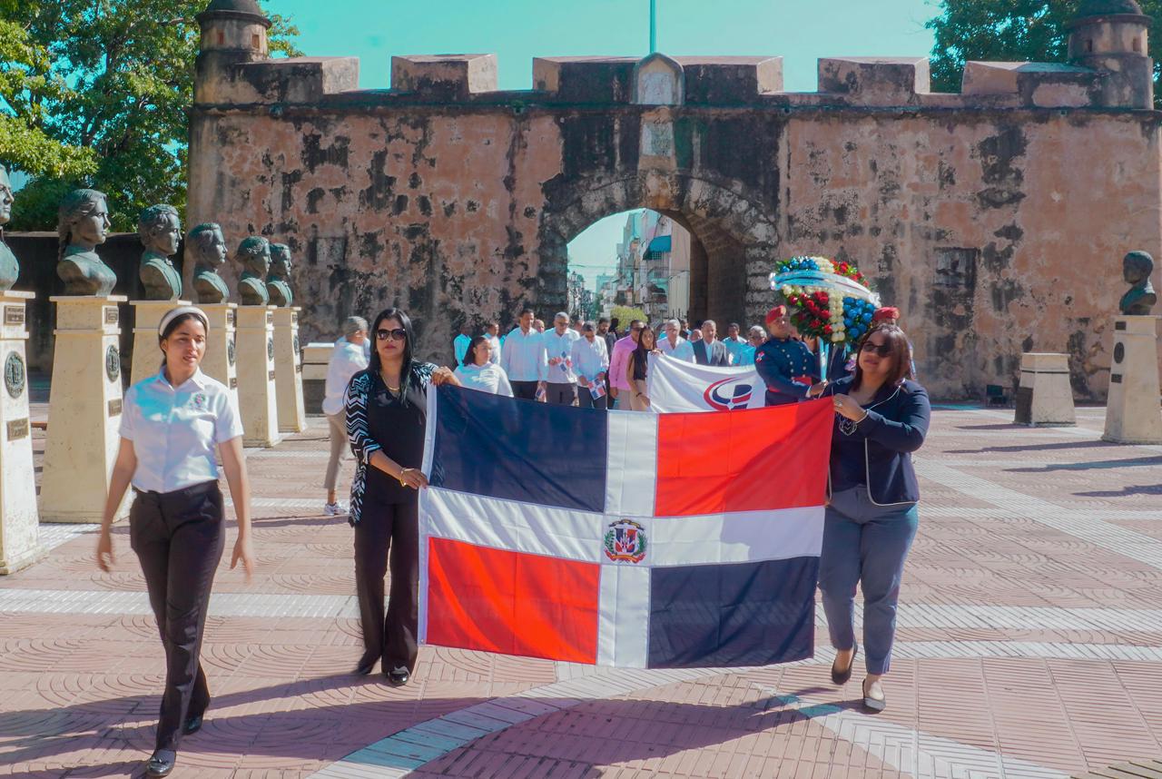 46737-cod-realiza-ofrenda-floral-en-altar-de-la-patria-por-su-aniversario