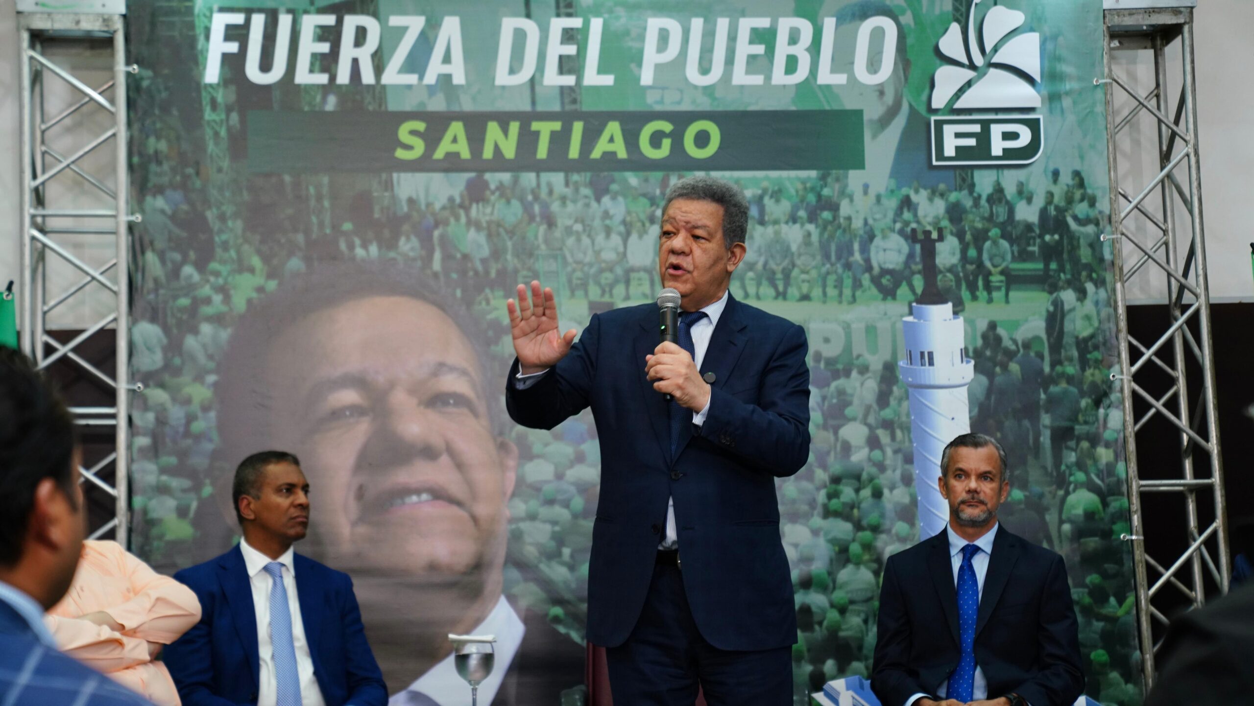 47568-leonel-al-prm-ya-no-prometan-mas-hagan-pues-el-atraco-de-senasa-les-quito-la-autoridad-moral