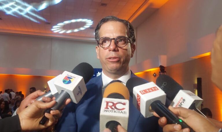 conep-reconoce-a-yayo-sanz-por-transformar-aduanas-y-dinamiz