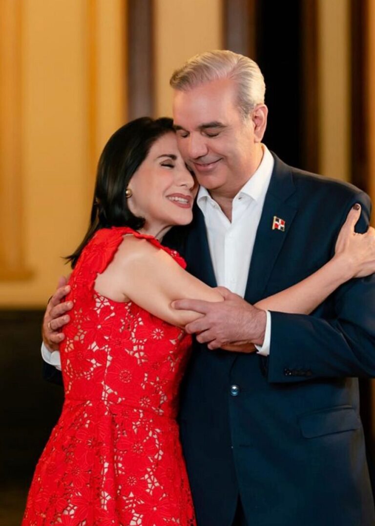 luis-abinader-900x1260