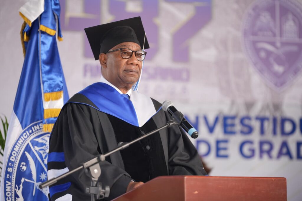 uasd-grad-a-2-366-profesionales-y-honra-a-mat-as-ram-n-mella