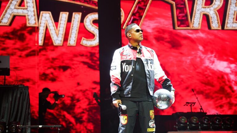 santiago-matias-ovacionado-por-miles-de-fanaticos-en-el-agganis-arena