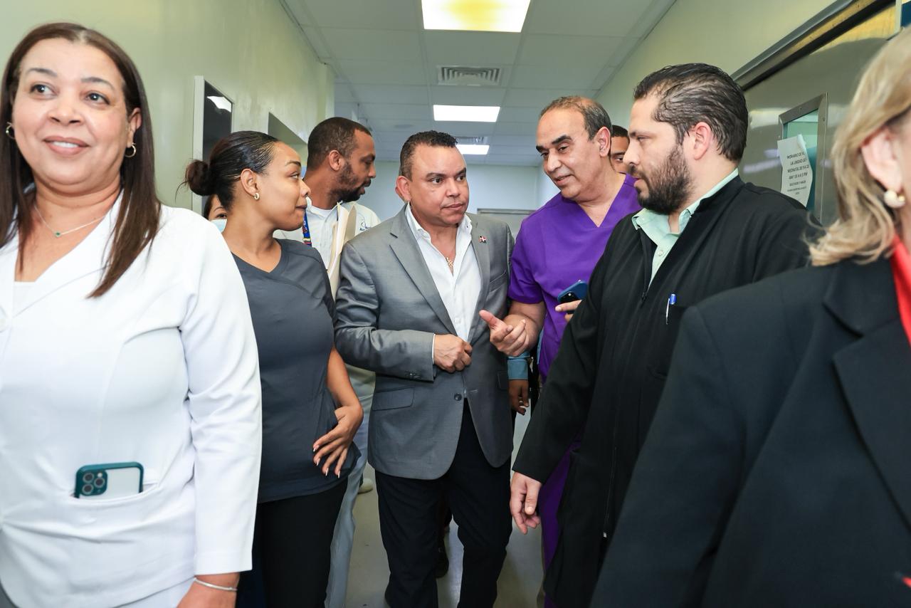 director-del-sns-visita-hospital-en-moca-y-anuncia-intervencion-inmediata