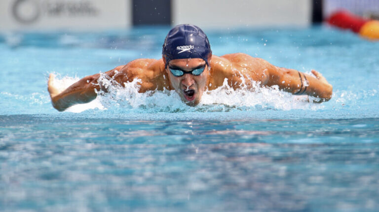 seis-ejercicios-de-natacion-fortalecen-piernas,-brazos-y-core
