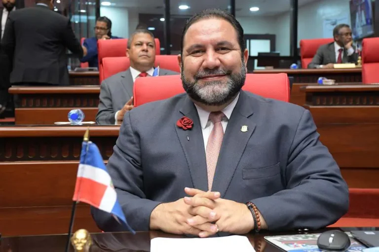 ¿quien-cubre-los-gastos?-senador-de-la-vega-viaja-en-helicoptero-alquilado