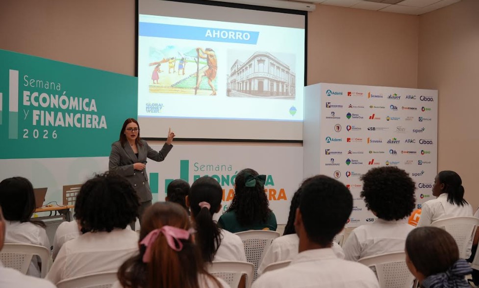 banco-santa-cruz fomenta la-cultura-del-ahorro en-la-semana-economica-y-financiera-2026