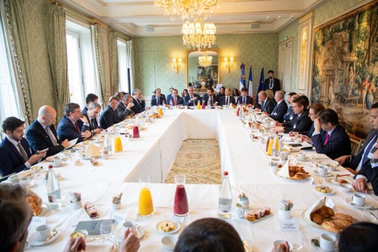 presidente-se-reune-con-empresarios-franceses-en-busca-de-nuevas-inversiones