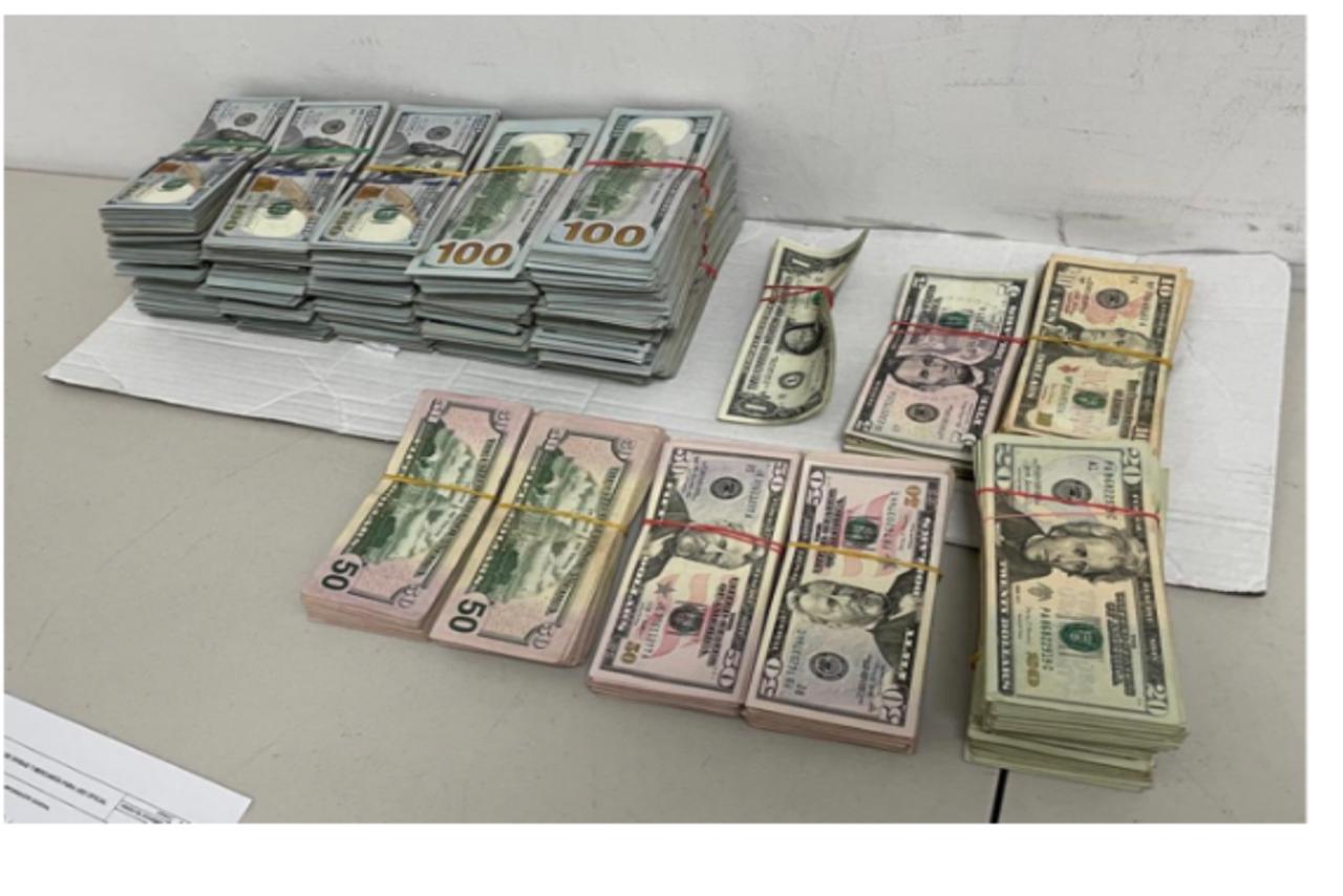 aduanas-detecta-pasajero-que-intento-ingresar-350-mil-dolares-sin-declarar