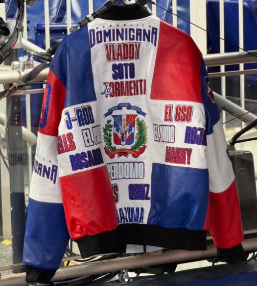 ¡se-queda-en-rd!-santiago-matias-adquiere-la-“chaqueta-del-flow”-del-clasico-mundial-de-beisbol-2026