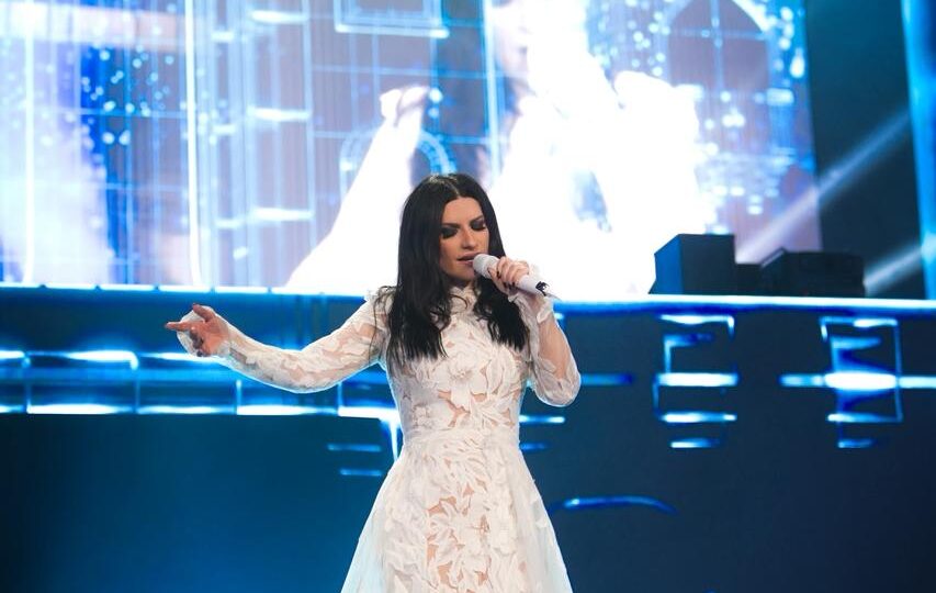 laura-pausini-inaugura-en-espana-su-gira-mundial-“io-canto-/-yo-canto”-en-pamplona