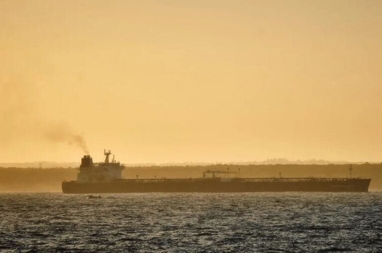 un-petrolero-ruso-con-100-mil-toneladas-de-crudo-llega-a-cuba