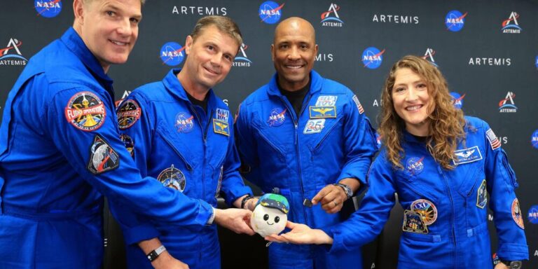 nino-de-ocho-anos-logra-enviar-en-la-mision-artemis-ii-a-su-pequeno-juguete-‘rise’