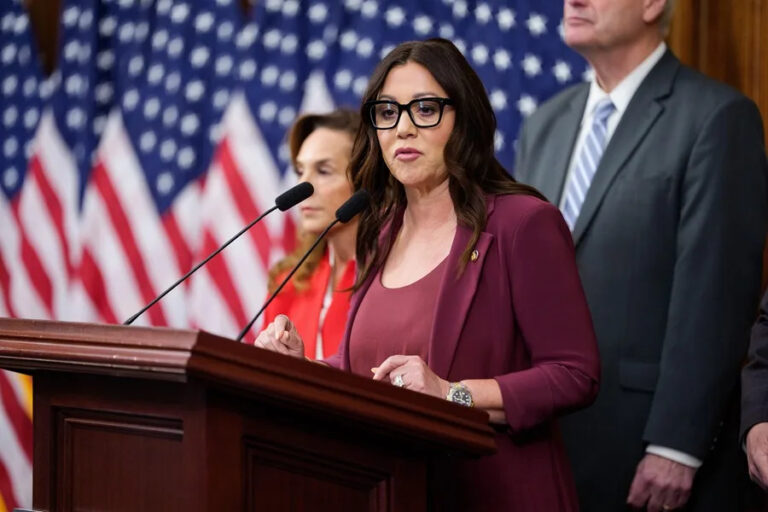 renuncia-la-secretaria-de-trabajo-de-eeuu.-en-medio-de-investigaciones-en-su-contra