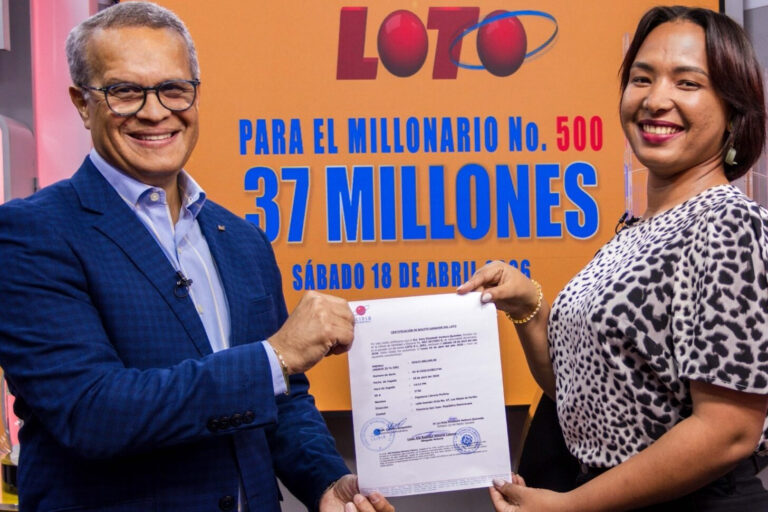 leidsa-entrega-certificado-a-la-millonaria-numero-500-del-loto