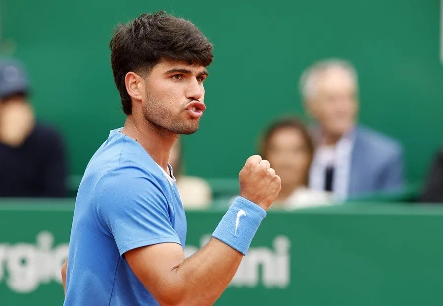Alcaraz avanza a la final de Montecarlo y se cita con Sinner con el título y el número uno en juego