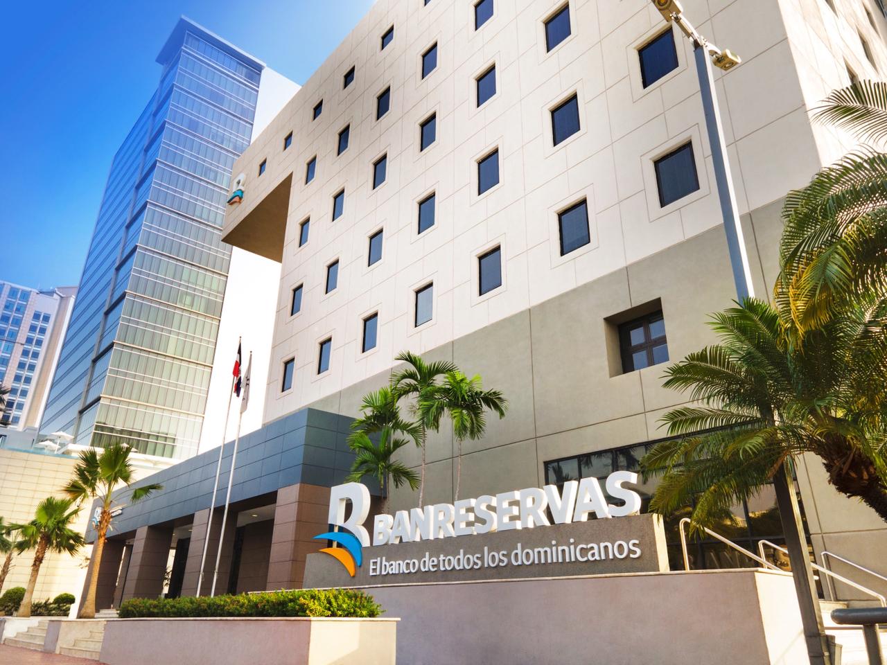 banreservas-global-finance-acoge-premiado-como-dominicano-re