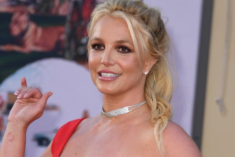 Britney Spears ingresa voluntariamente a centro de tratamiento tras arresto por conducir bajo influencia