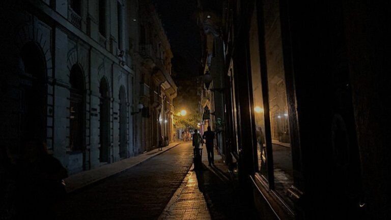 China afirma que «apoyará con firmeza» a Cuba ante la presión de Estados Unidos