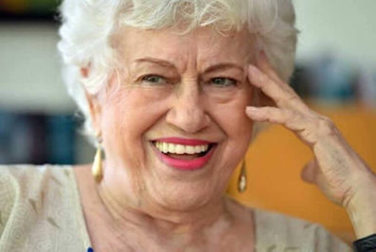 Dedican a Milagros Ortiz Bosch 40 torneo de baloncesto superior femenino