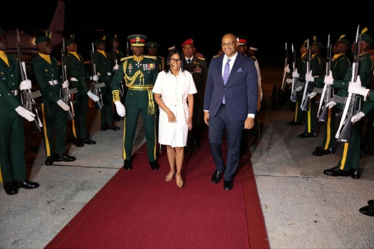 Delcy Rodríguez llega a Barbados en misión estratégica en su segundo viaje internacional