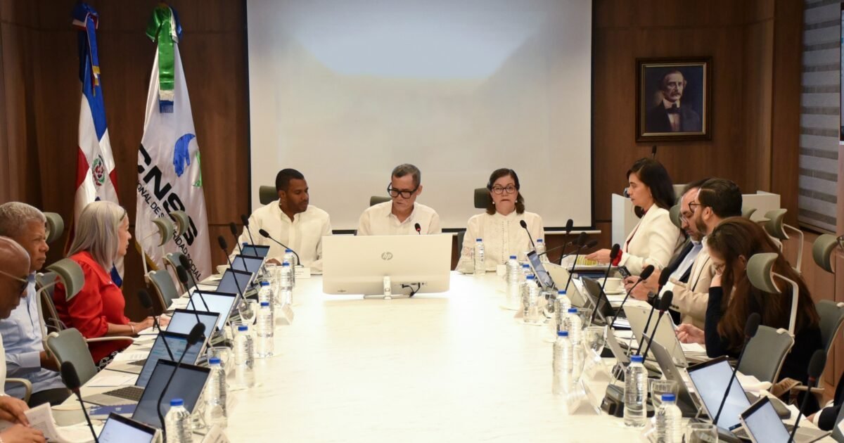 El CNSS ordena a la SISALRIL actualizar la lista de medicamentos y servicios