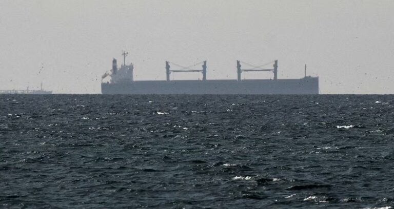 El nuevo bloqueo de Ormuz dispara el petróleo un 7% y supera los 100 dólares