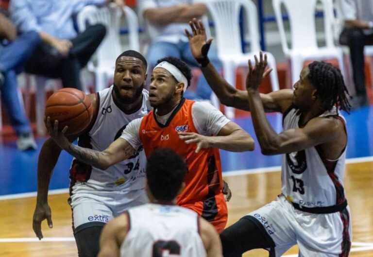 Ferreiras y Brown Jr. guían paliza de Gigantes a Leones