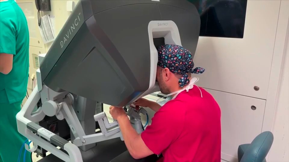 Hospital La Paz realiza la 1ra reconstrucción de mama con tejido abdominal asistida por robot en España