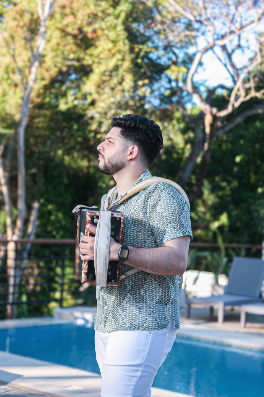 jayson-guzm-n-estrena-ser-s-t-una-propuesta-fresca-que-conqu