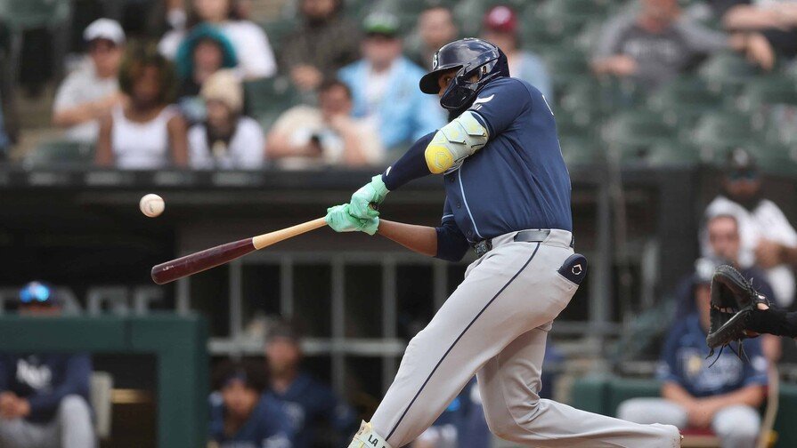 Junior Caminero le cumple a su madre y rescata a Tampa