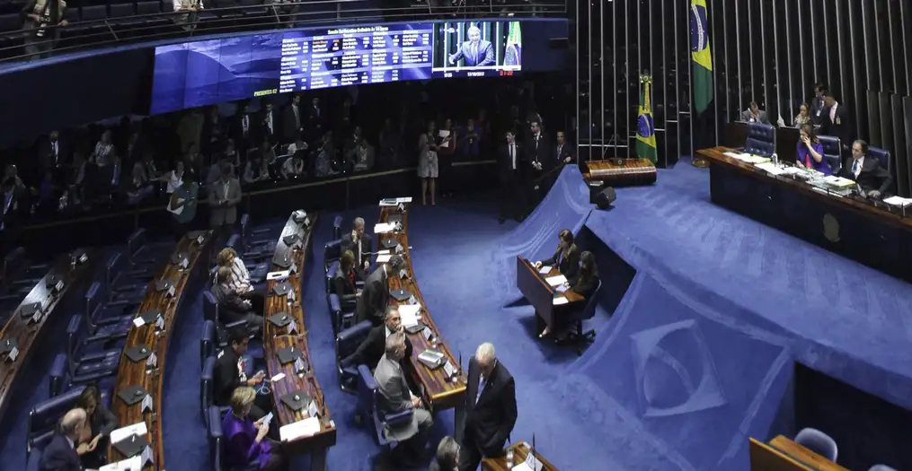 Lula sufre histórica derrota en Senado antes de elecciones