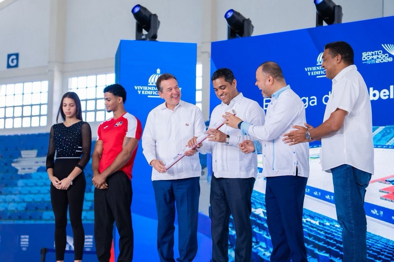 Ministro Ito Bisonó entrega Pabellón de Gimnasia listo para JCC Santo Domingo 2026
