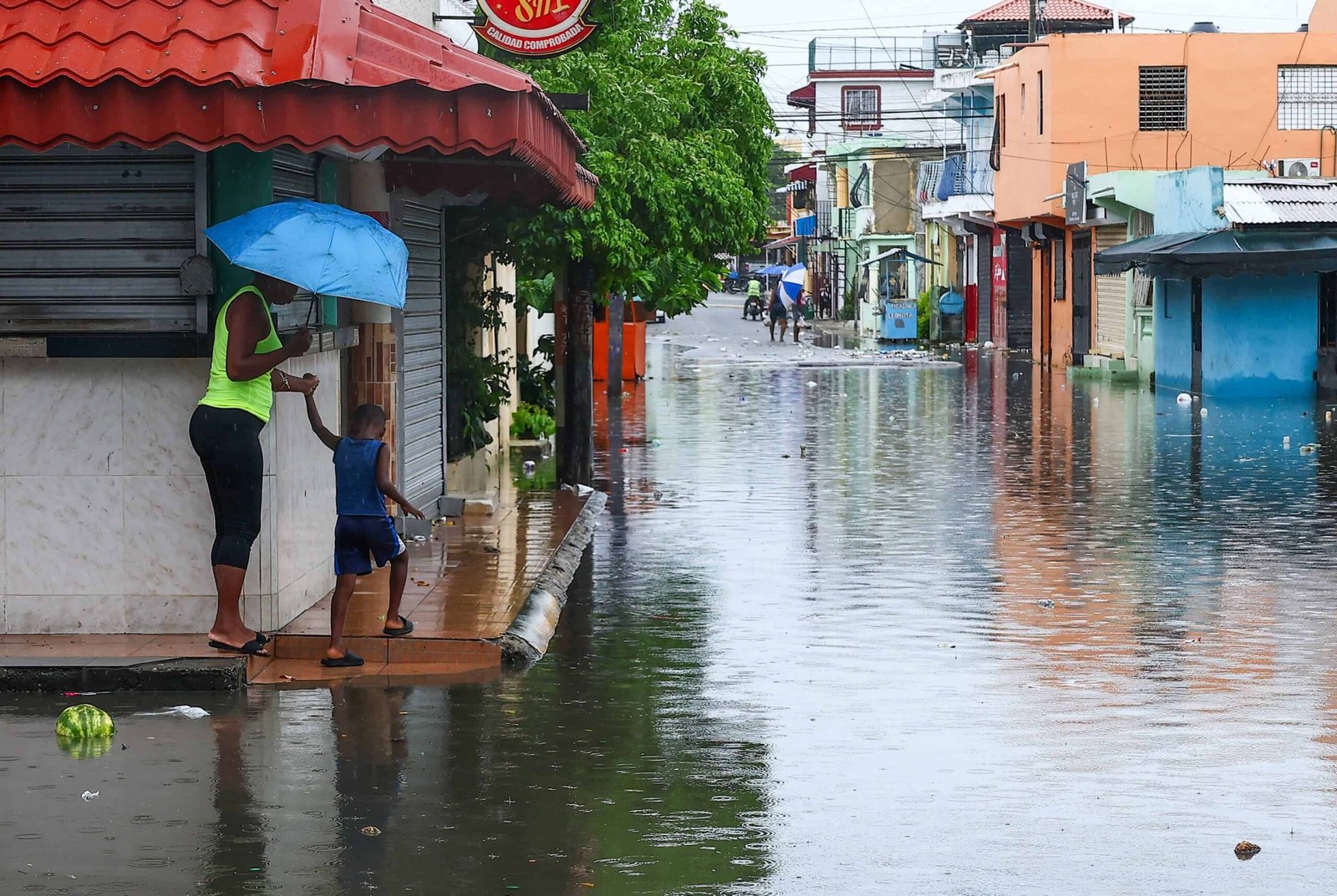 Persistirán lluvias intensas por vaguada; COE mantiene varias provincias en alerta