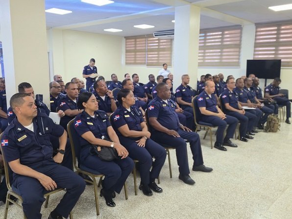 policia-nacional-capacita-a-oficiales-en-tecnicas-de-emergen
