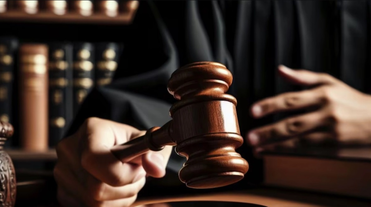 Sancionan con 1,000 euros a un juez español que usó ChatGPT para redactar una sentencia