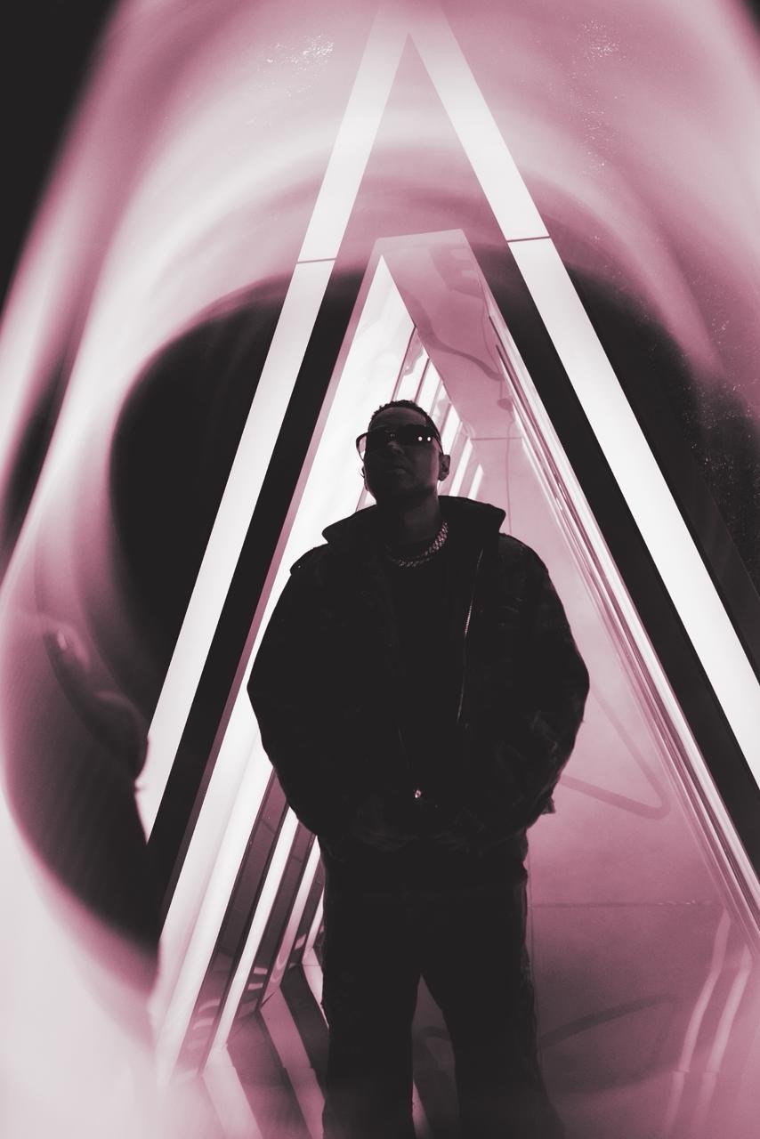 Santiago Matías dedica el inicio de ‘Planeta Alofoke’ al fallecido periodista Carlos Batista Matos