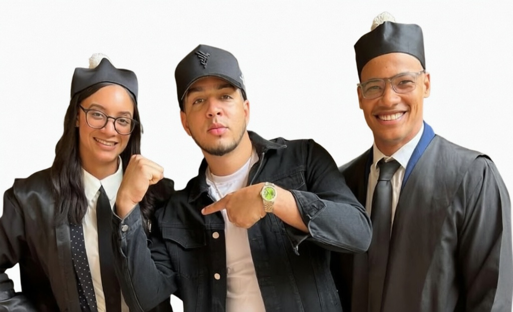 Tribunal rechaza querella contra El Rubio del Acordeón; artista publica mensaje con abogados