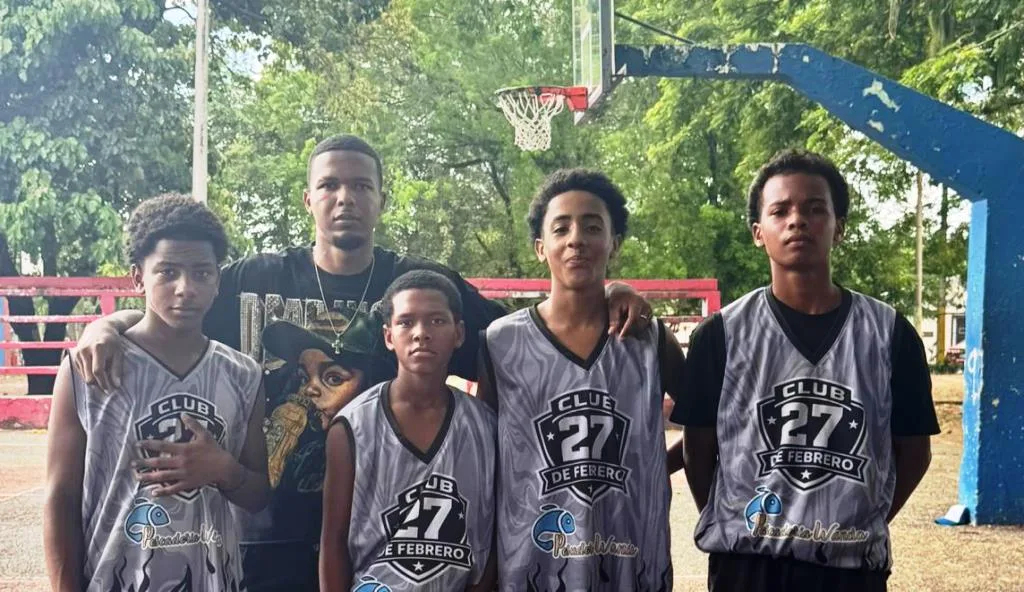 27 de Febrero y Gregorio Luperón avanzar al todos contra todos basket U14 provincial