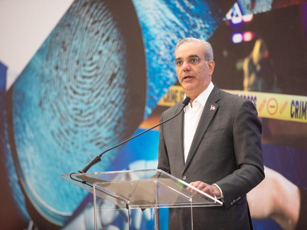 Abinader llega a Miami para recibir premio internacional por su defensa de la libertad económica