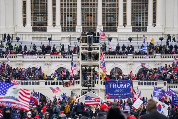 Asaltantes del Capitolio exigen dinero del nuevo fondo creado por Trump
