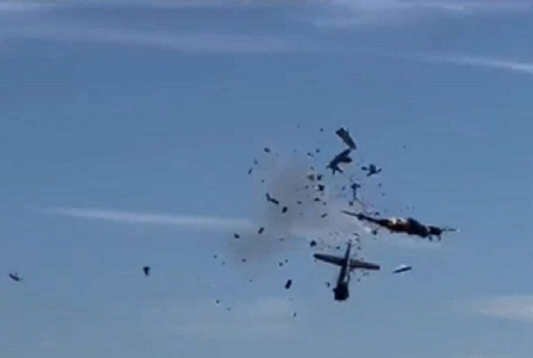 Aviones de combate chocan durante un espectáculo aéreo en Idaho
