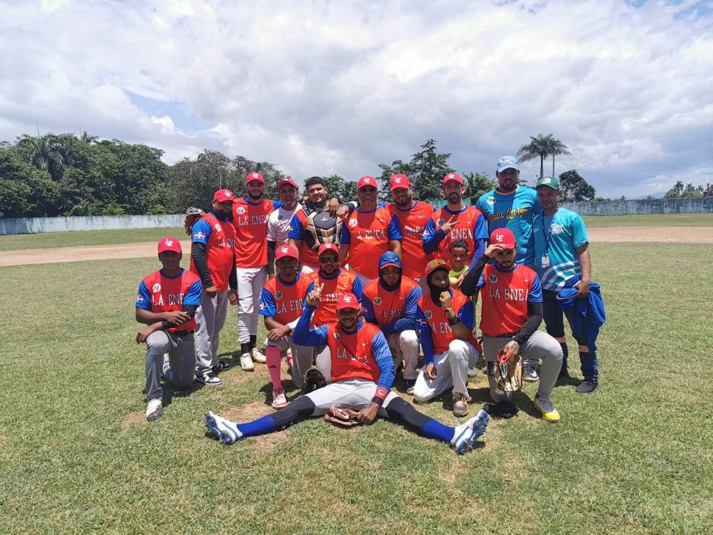 Comunidad La Enea vence a Bijao avanzando a la gran final Béisbol campesino copa Rizek Cacao