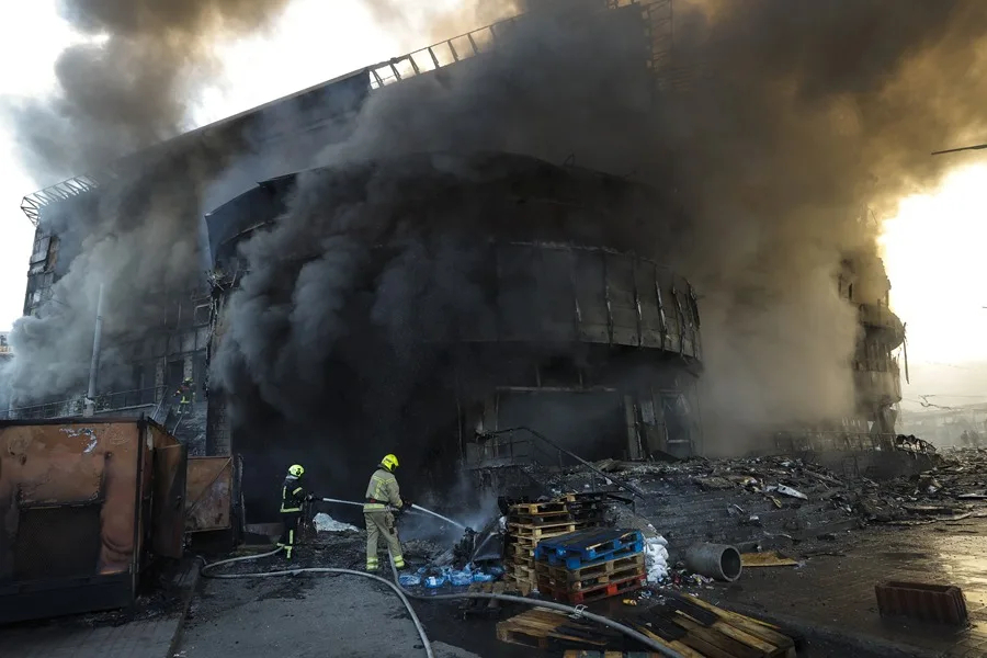 EE.UU. asegura que está dispuesto a mediar en Ucrania ante la ofensiva rusa sobre Kiev