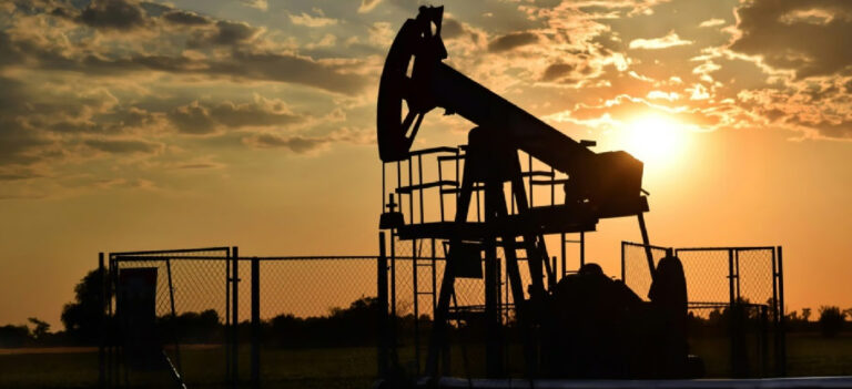 El Brent sube hasta los 98 dólares tras ataques de EEUU contra Irán