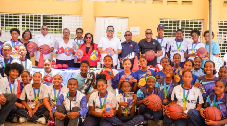 El INEFI entregó utilería deportiva en la zona fronteriza del país impactando de manera directa a 10 centros educativos