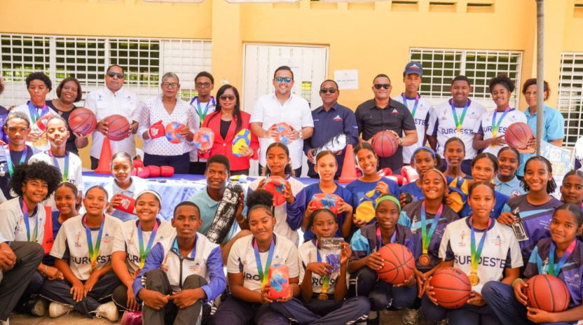 El INEFI entregó utilería deportiva en la zona fronteriza del país impactando de manera directa a 10 centros educativos