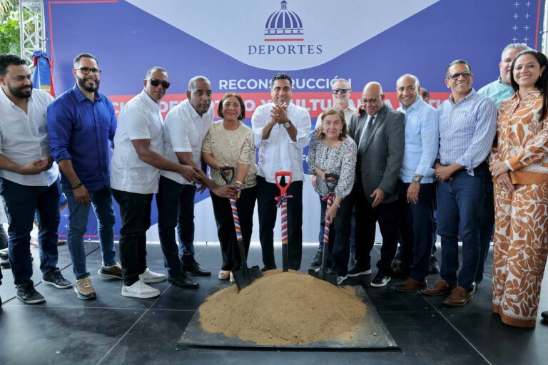 El ministro de Deportes, Kelvin Cruz dejó iniciados los trabajos de reconstrucción y remozamiento del Centro Olímpico de La Vega