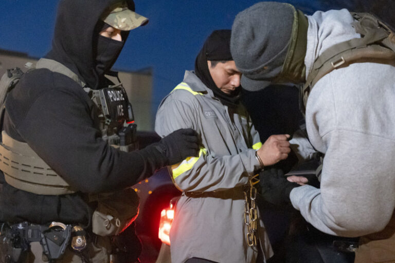En Nueva York ICE no podrá ocultarse tras máscaras en sus operativos