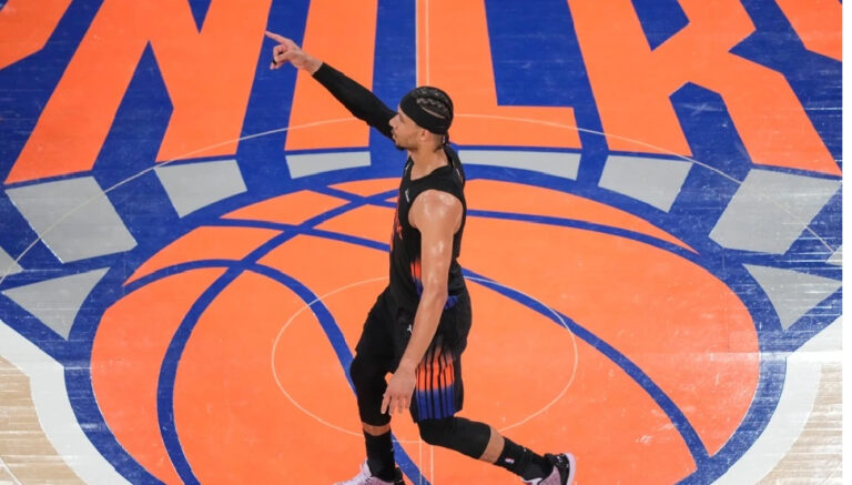 Hart anota 26 y Knicks quedan a 2 triunfos de las Finales de la NBA al vencer 109-93 a Cavs