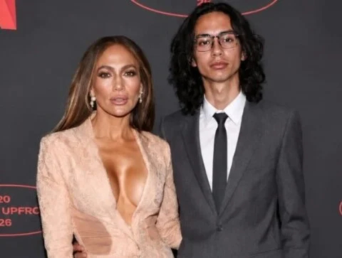 Imagen de JLo junto a Max provoca comentarios sobre su físico